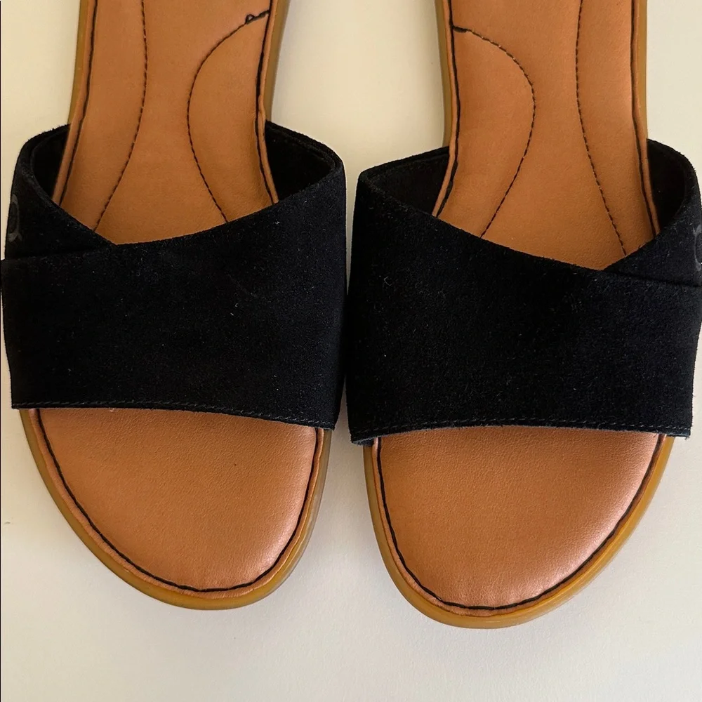 New Born Gudena Slide Suede Sandals. Black. Size 8M.